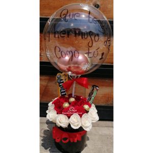 Cilindro de rosas, chocolates y globo